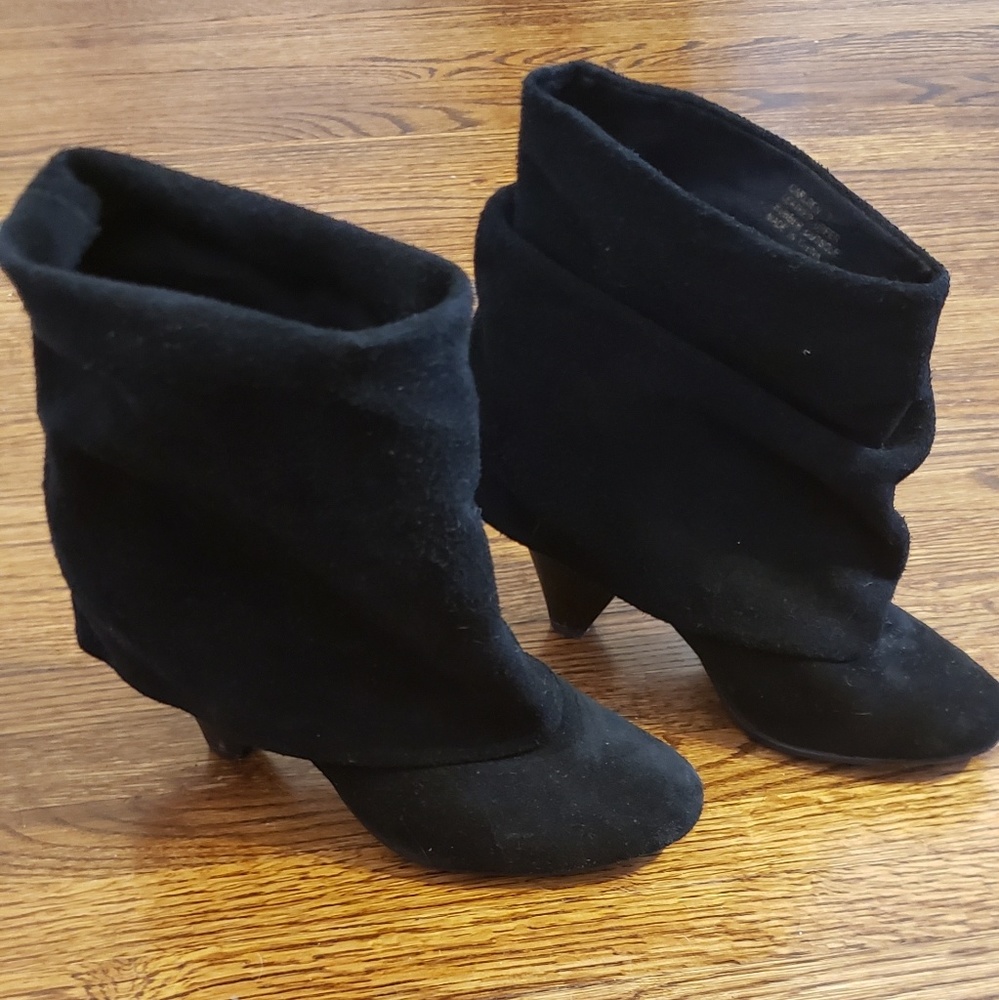 Steve Madden black suede booties size 7
